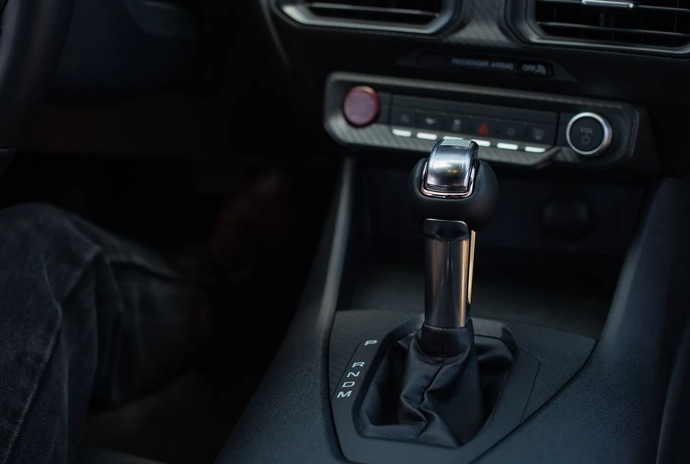 Transmissão AT de 10 velocidades e trocas no volante (paddle shifters)