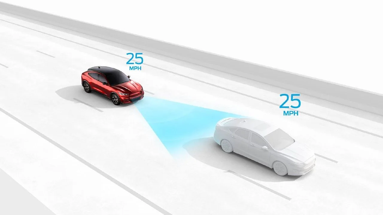 Piloto automático adaptativo com Stop and Go e centralização em faixa