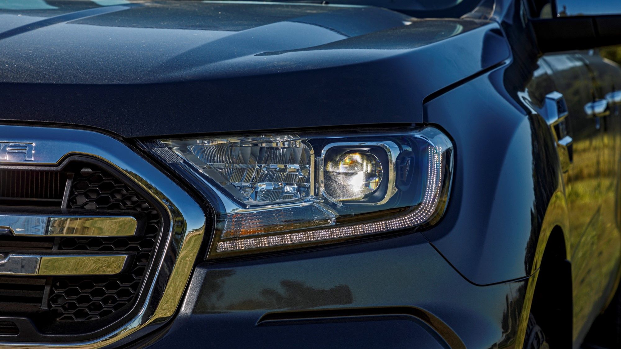 Faróis e Luzes de Condução Diurna em LED