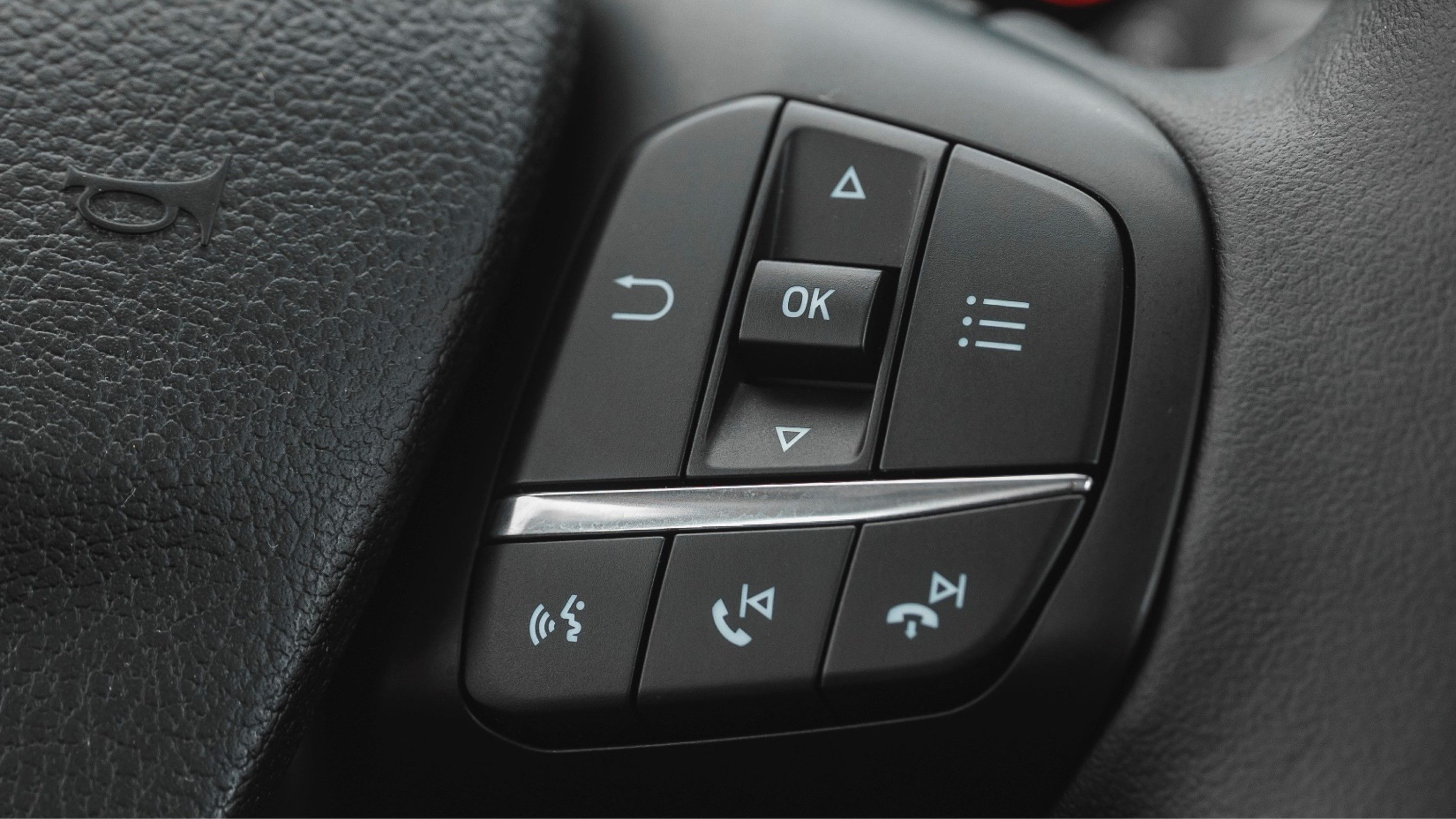 Volante Multifuncional - Comandos do Lado Direito