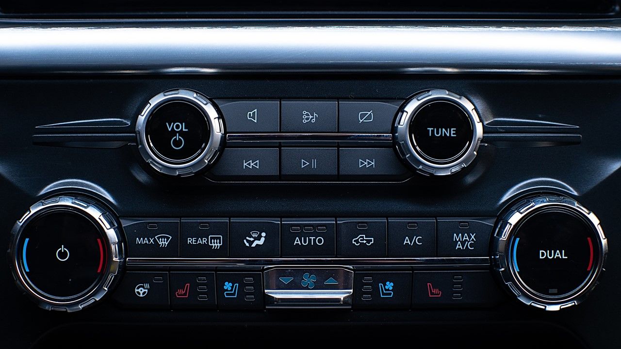 Banco do Motorista e Passageiro com Ajuste Elétrico